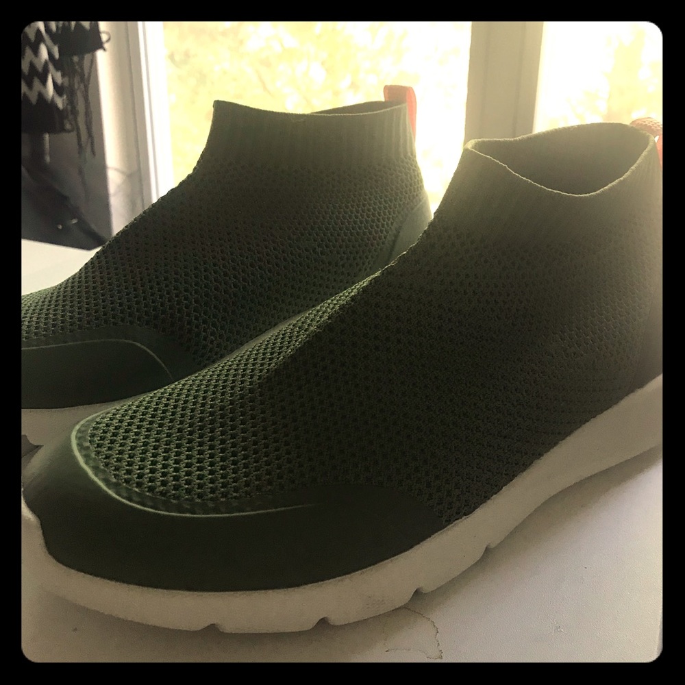 Spenco -olive green with pink stripe sock sneaker.